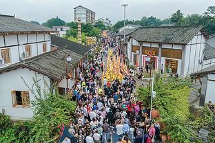 韦世豪：亚洲杯最后打到决赛的队伍，也并非一定比我们强很多